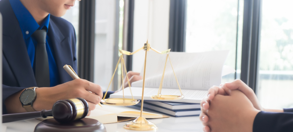 You are currently viewing Quelles différences entre un mandat de protection future chez le notaire et sous seing privé ?